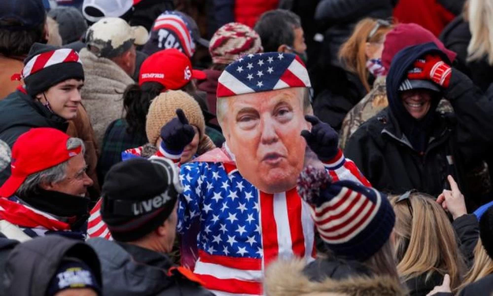 ΗΠΑ- Απίστευτο: Ρεπουμπλικάνος εκπρόσωπος εισέβαλλε στο Καπιτώλιο